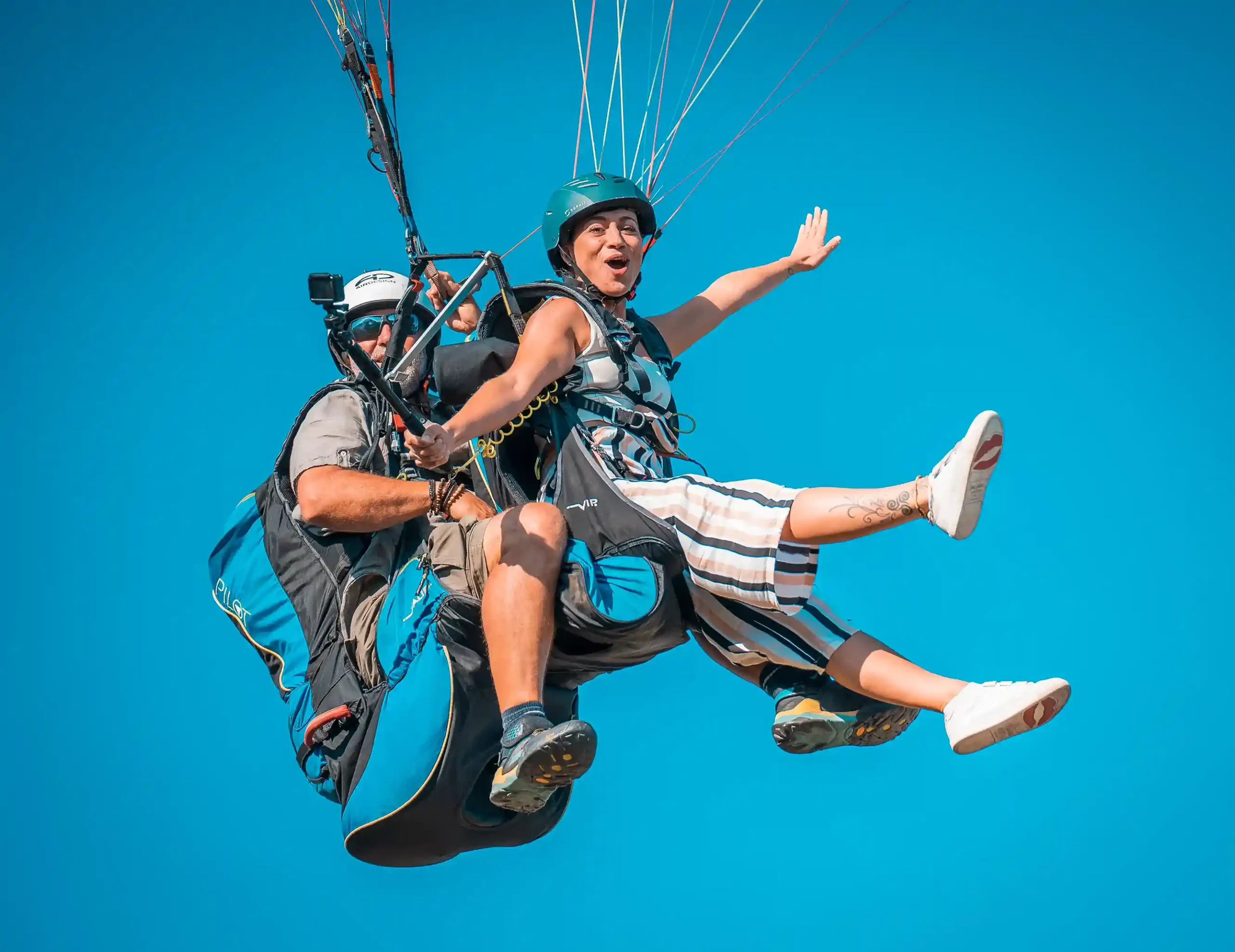 Vol en parapente biplace Milan Royal au-dessus de Gréolières, Côte d’Azur, Alpes-Maritimes, une expérience unique avec l’école Les Voyageurs du Ciel